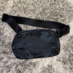 Lululemon Fannie Pack